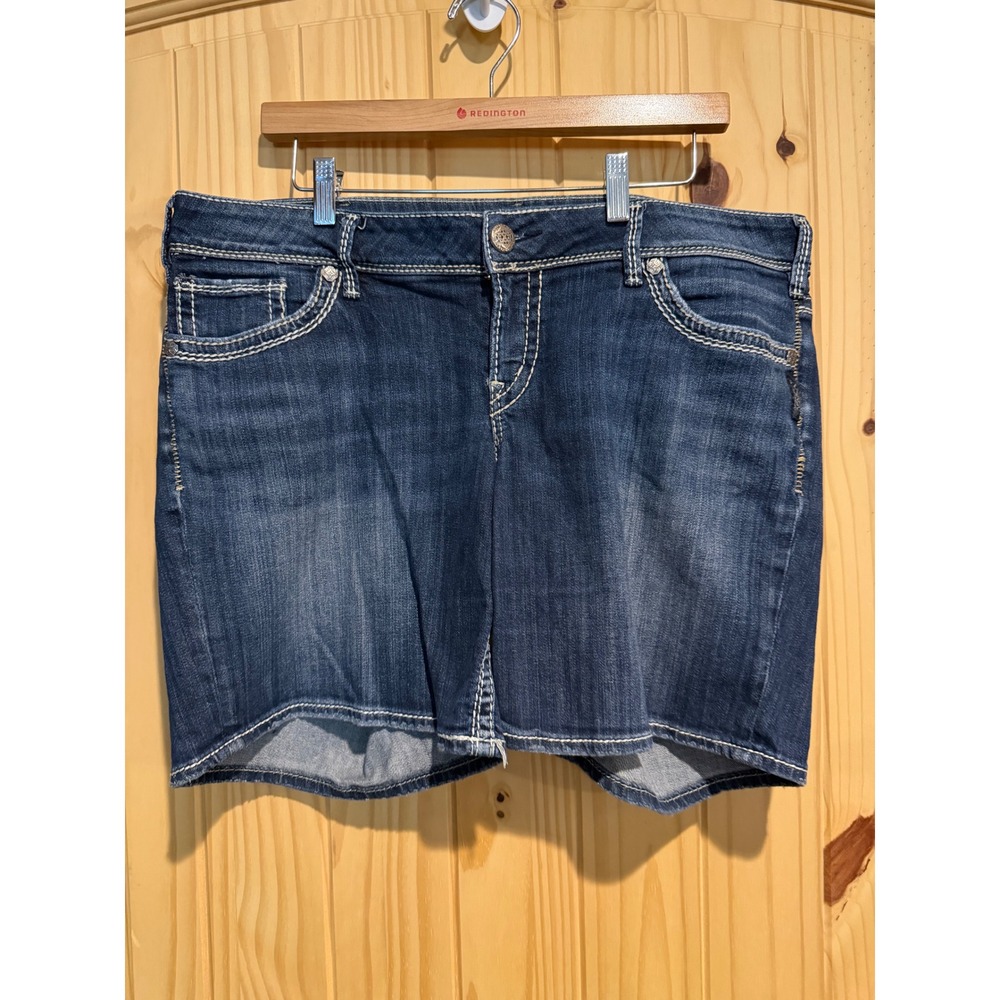 Silver Jeans Co Suki Mid Rise Denim Shorts Dark Wash Sz 16 CA00508